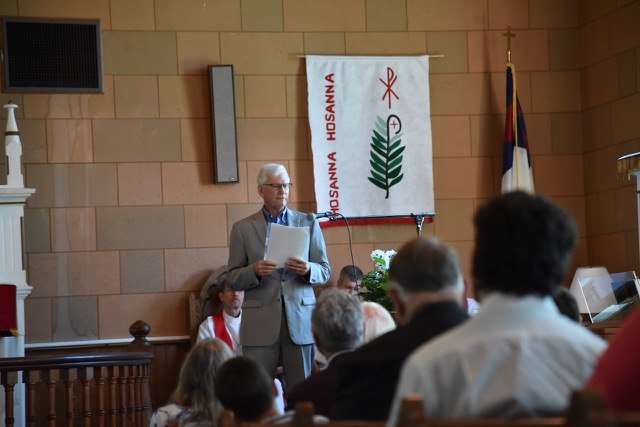 13-Lamar-speaking-during-the-service